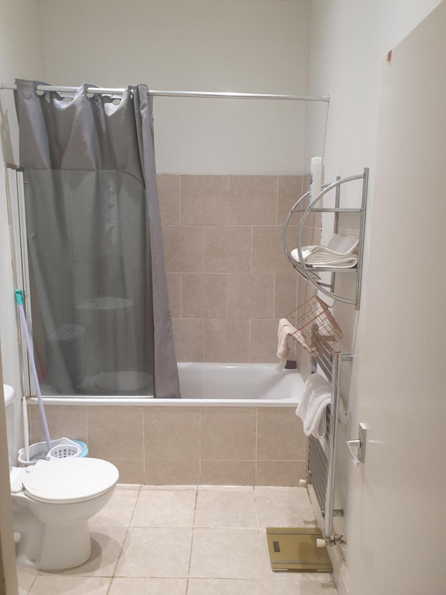 Apartment Pleasant At Crystal P London